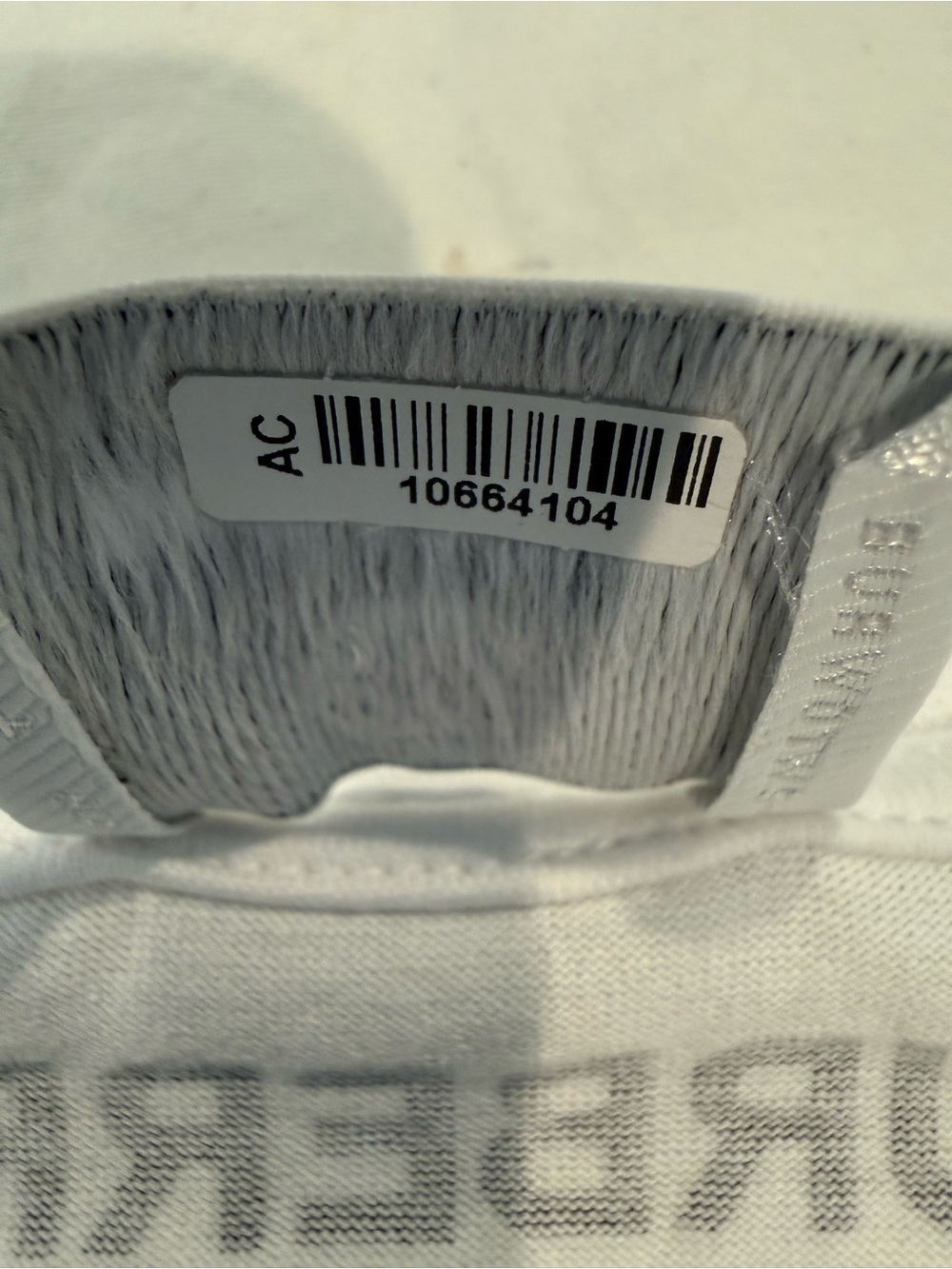 💯 % AUTHENTIC BURBERRY TEE SHIRT - Picture 9 of 11